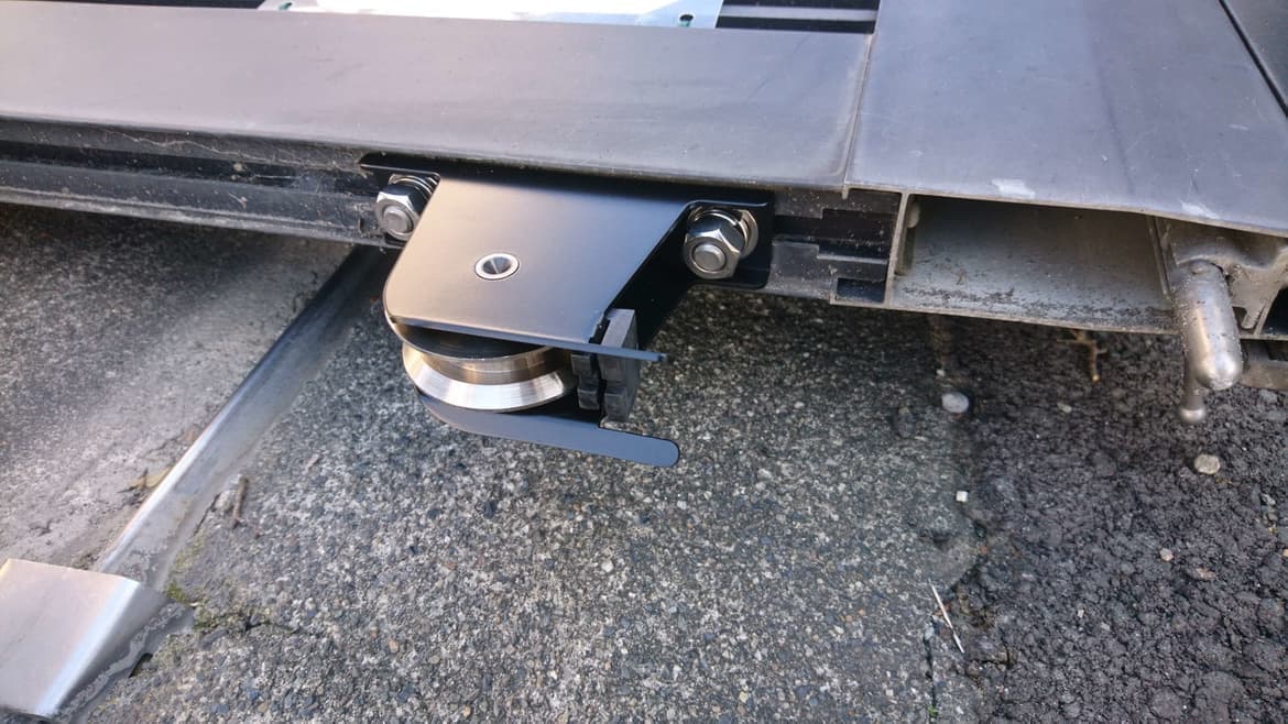 キャスター交換 名古屋市中区 | 門扉の取替えならエクステリアの窓口名古屋市中区